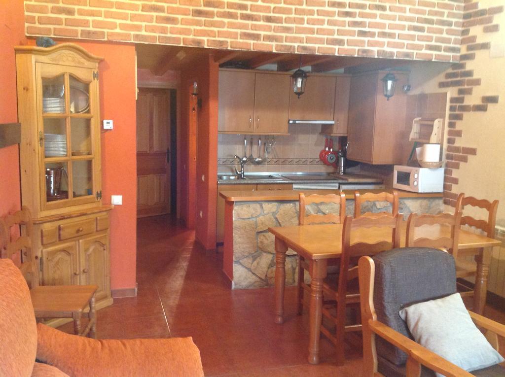 Casa Rural La Vega De Gredos Guest House San Martin de la Vega del Alberche Luaran gambar
